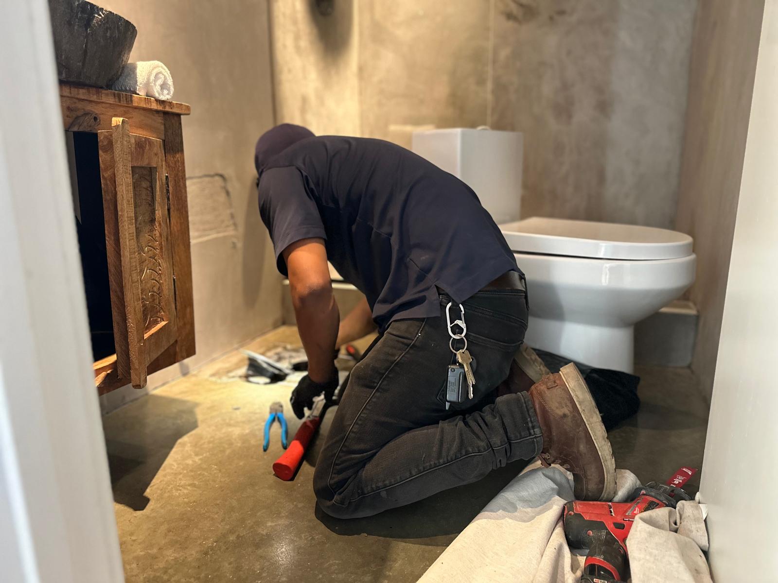 Plumber For Leaking Toilet in Inglewood, CA