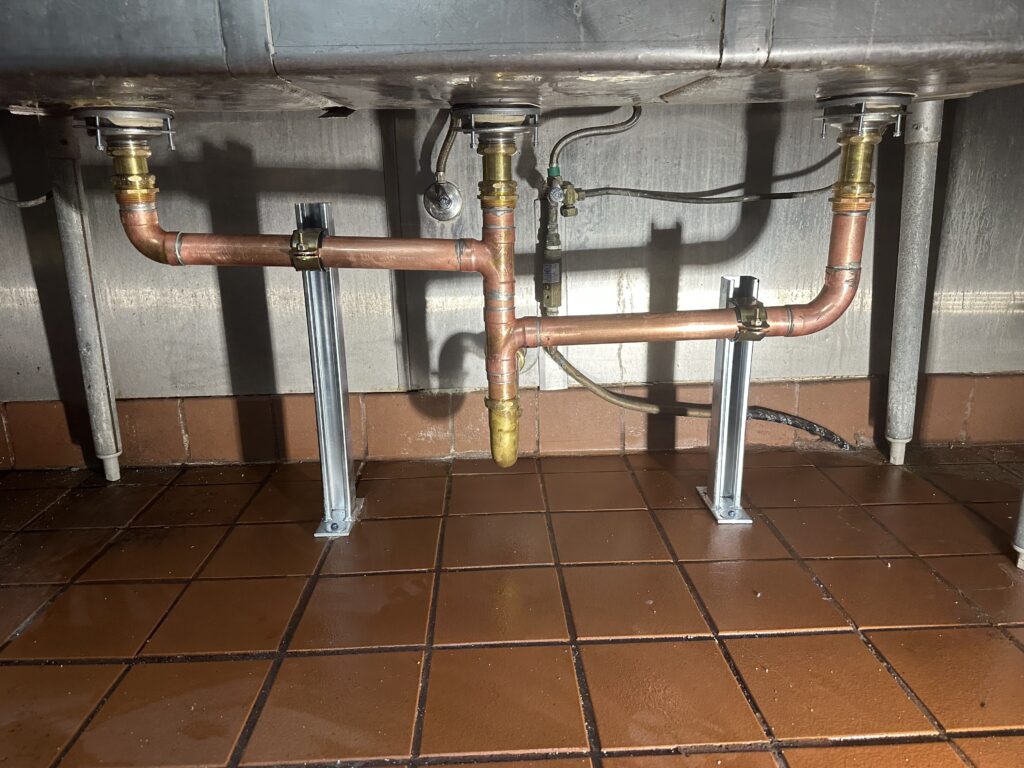 Our professional technicians successful replacing the leaking of the three compartment Restaurant sink With a copper material. Los Angeles, CA